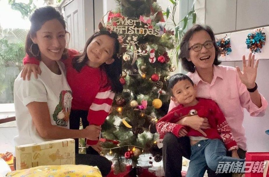 一家四口好溫馨。